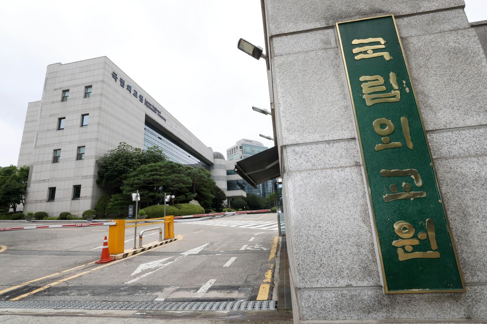 해외파견 정보요원 신상도 털렸을 가능성… 北 해킹 여부 조사