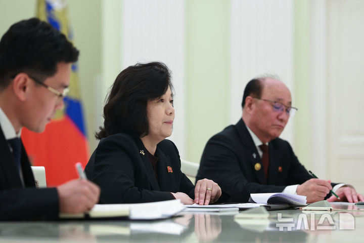 북 “북러 외교수장 전략대화…모든 문제에서 견해일치”