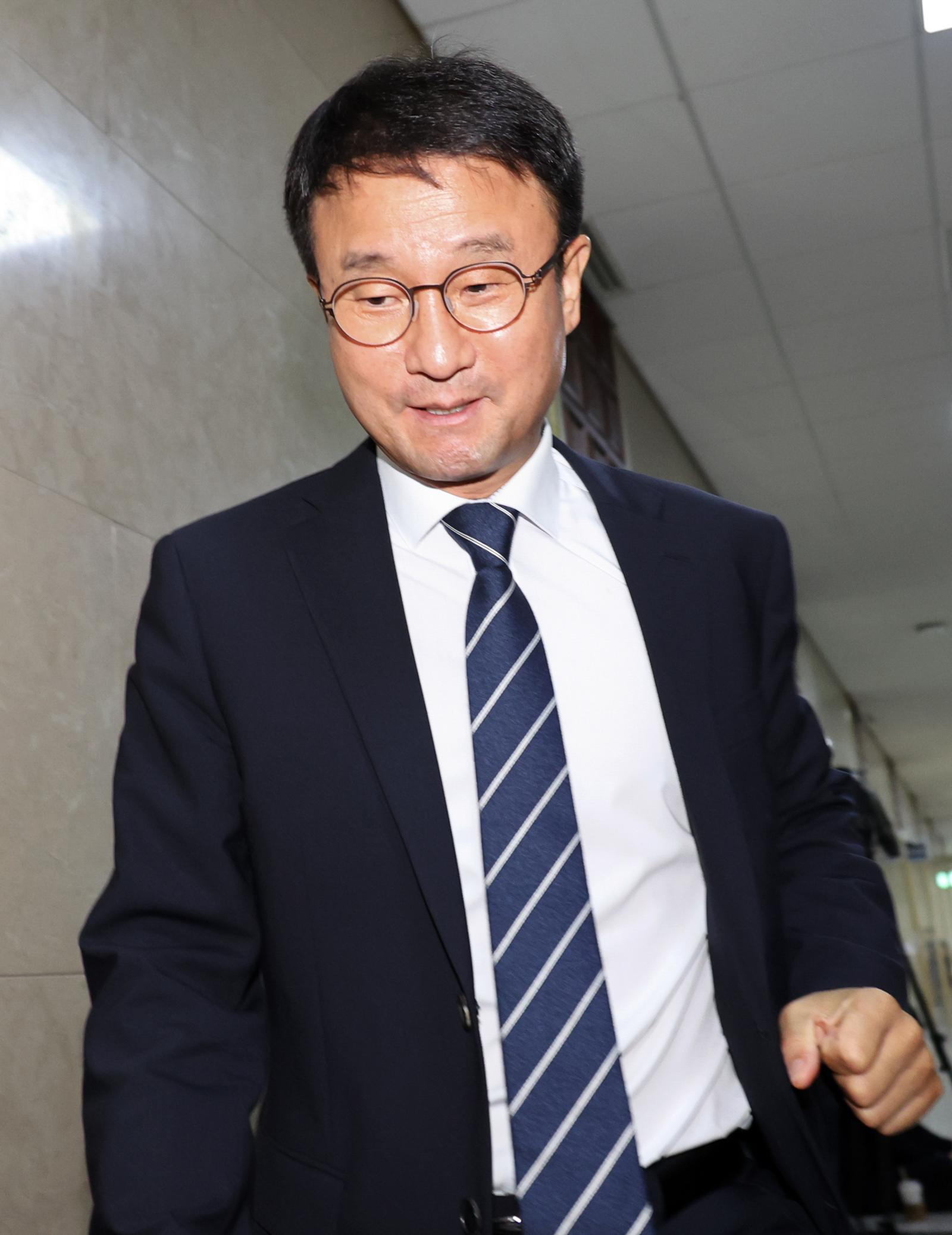 한병도 더불어민주당 대표 직무대행 겸 원내대표가 21일 여의도 국회 운영위원장실에서 정점식 국민의힘 원내대표와 회동에 앞서 나오고 있다. 뉴시스