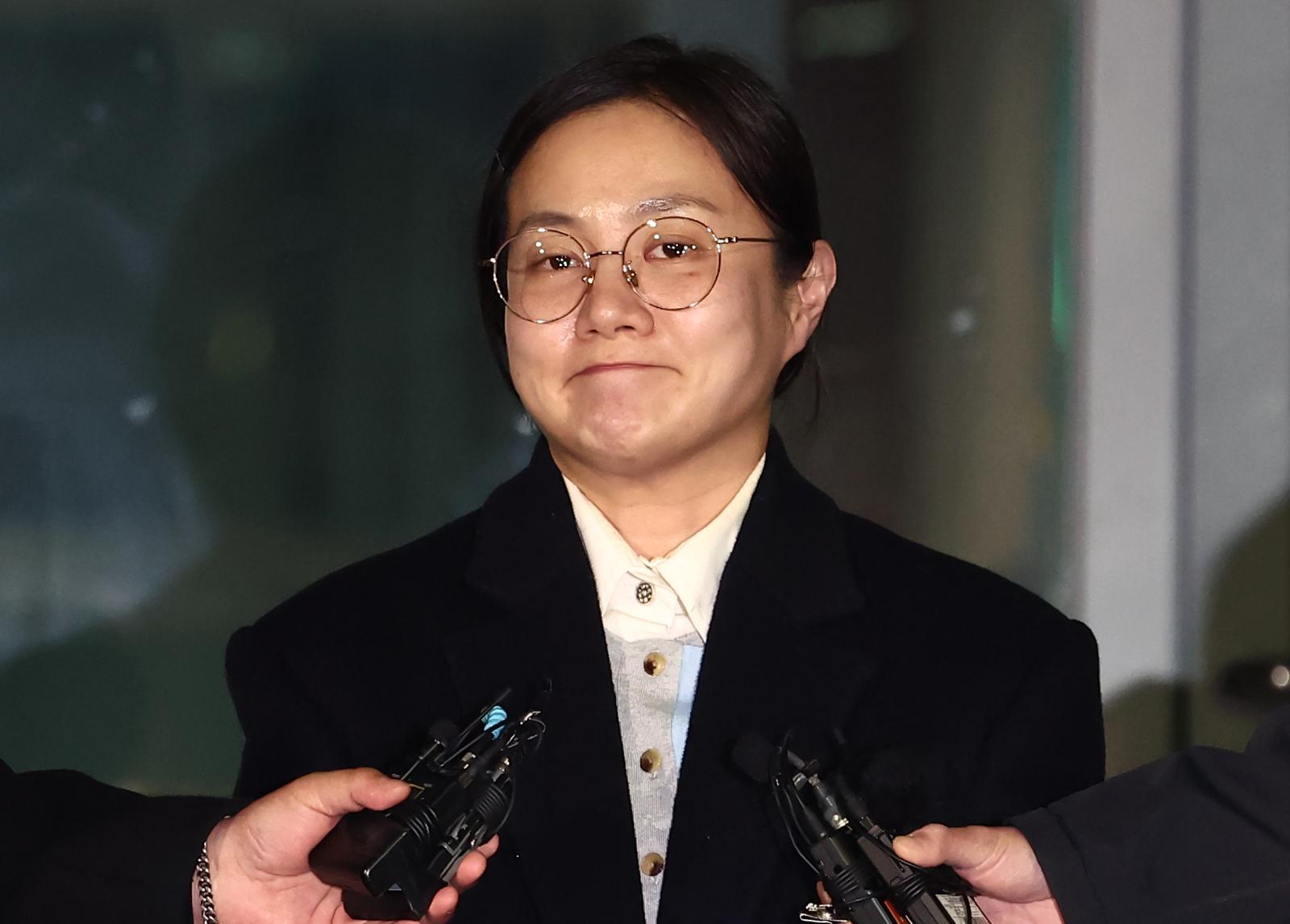 경찰, “폭로 막으려면 매출 10% 달라” 박나래 전 매니저 구속 송치