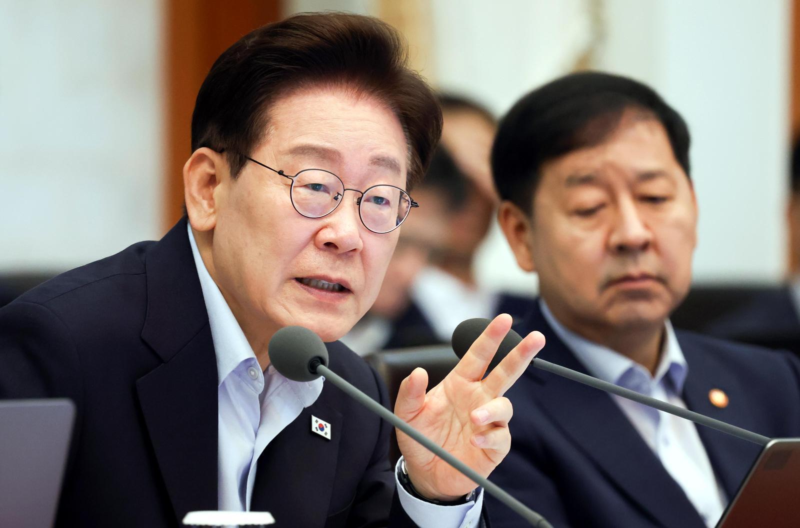 이재명 대통령이 21일 청와대에서 열린 국무회의에서 발언하고 있다.(청와대통신사진기자단)