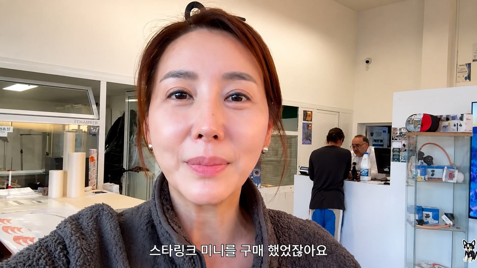 배우 민지영이 갑상선암 수술 5년 차에도 왼쪽 갑상선에서 발견된 암세포를 관찰 중이라고 밝혔다. 유튜브 ‘민지영TV’ 화면