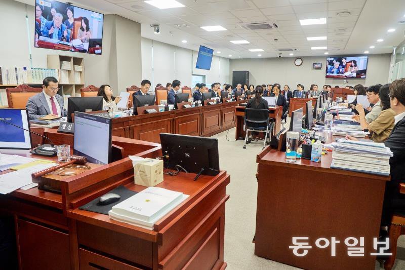 경기도의회 문화체육관광위원회 제1차 회의 장면