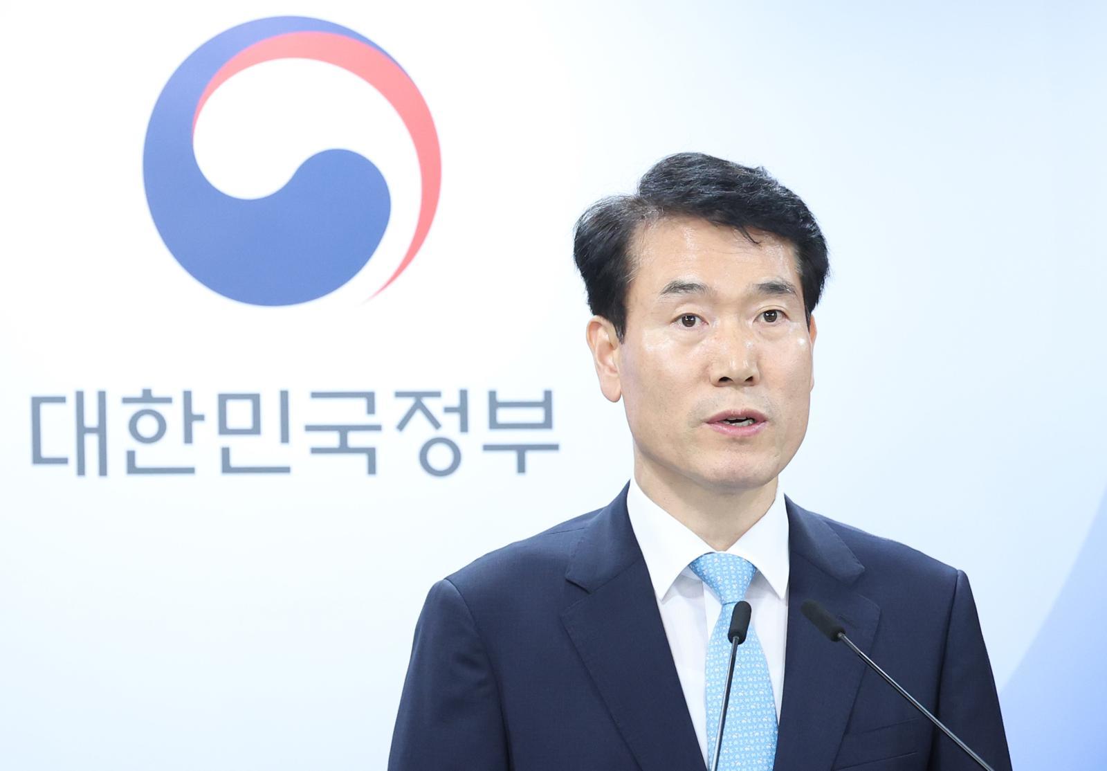 ‘고문 기술자’ 이근안, ‘탁 치니 억’ 박처원 등 정부포상 198건 취소
