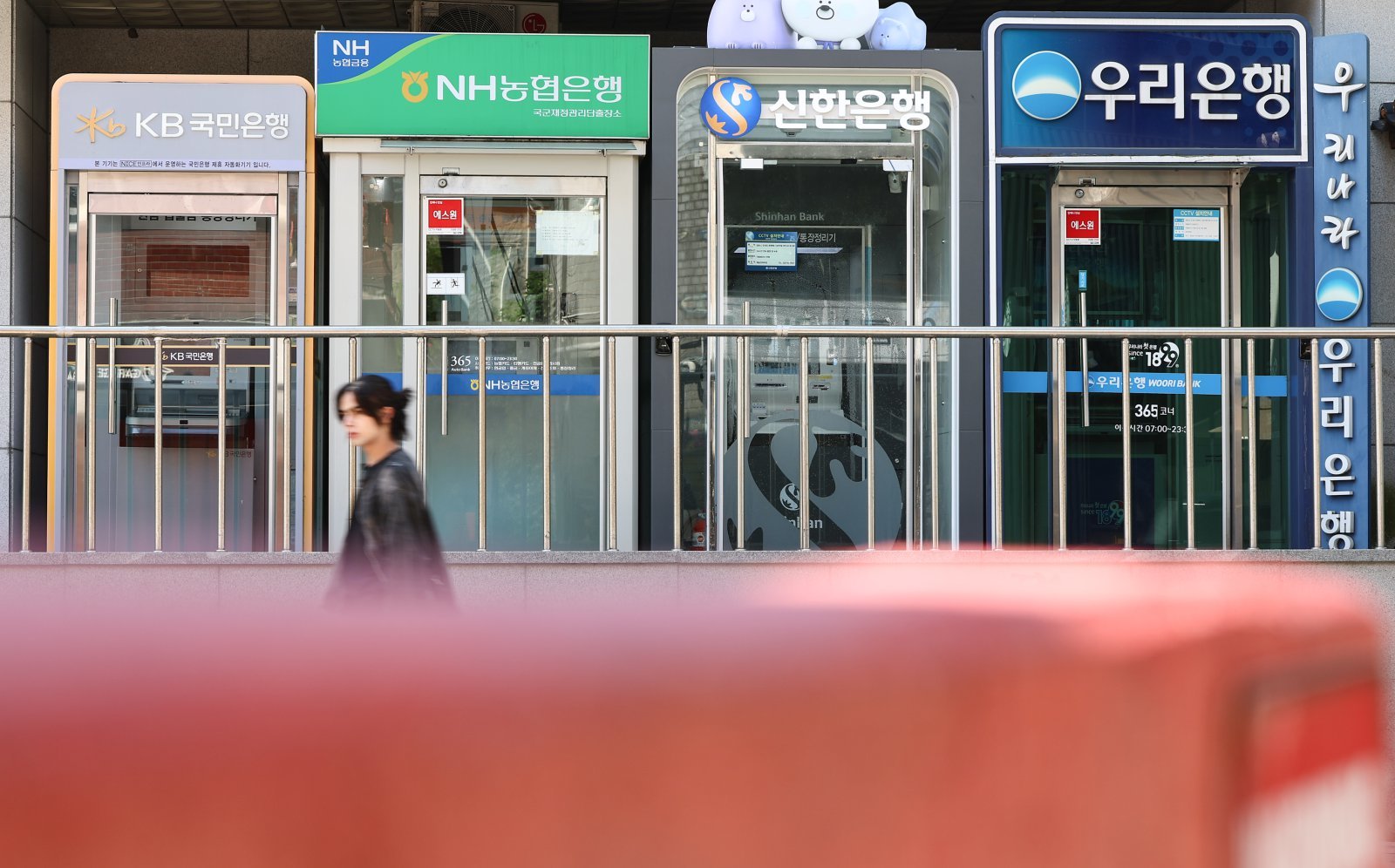 은행 대출 연체율 0.67%, 9년 반 만에 최고…가계·기업 동반 악화