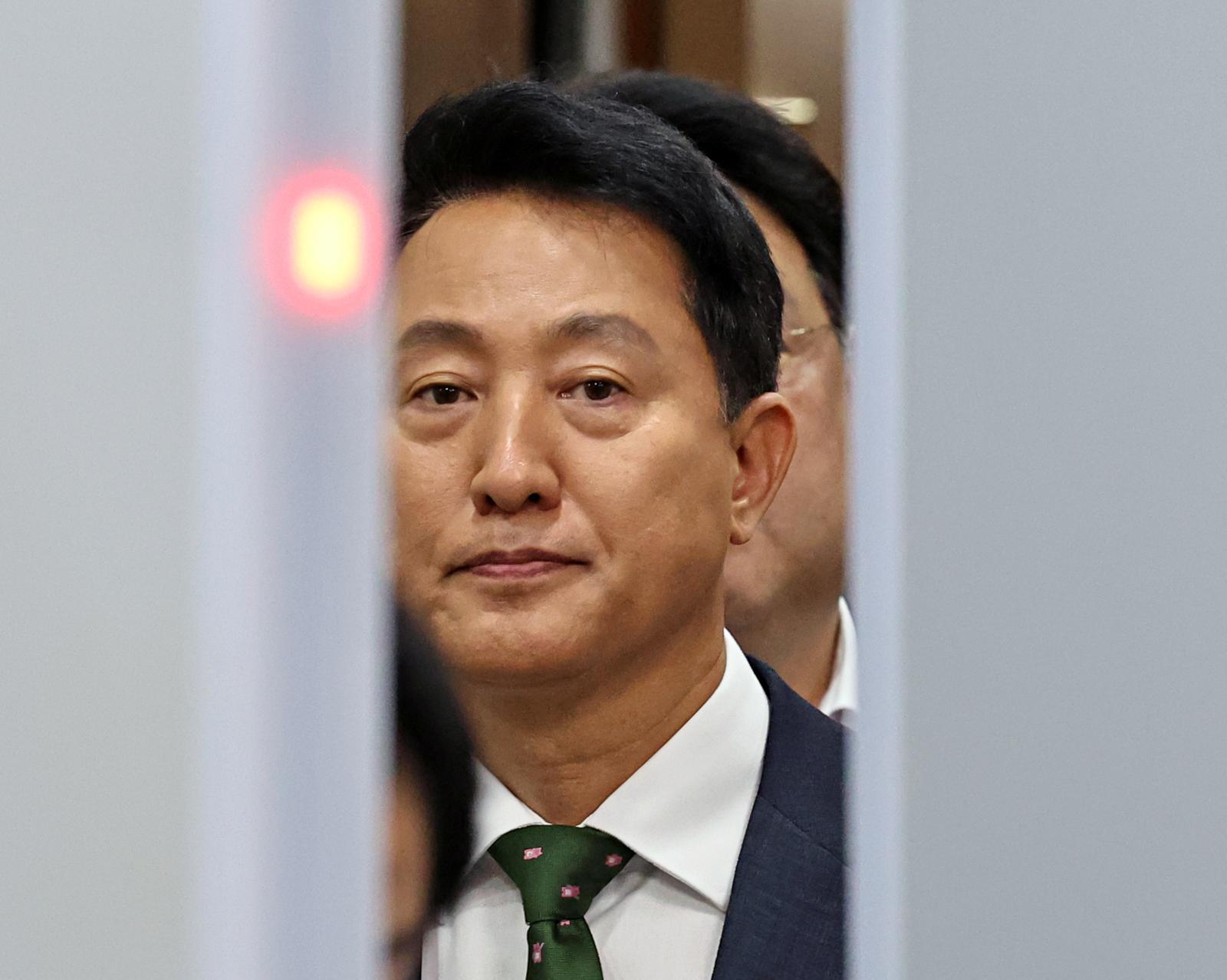 오세훈 서울시장이 22일 서울 서초구 서울중앙지방법원에서 열린 정치자금법위반 혐의 1심 선고를 마친 뒤 법원을 나서고 있다. 2026.07.22. 뉴시스