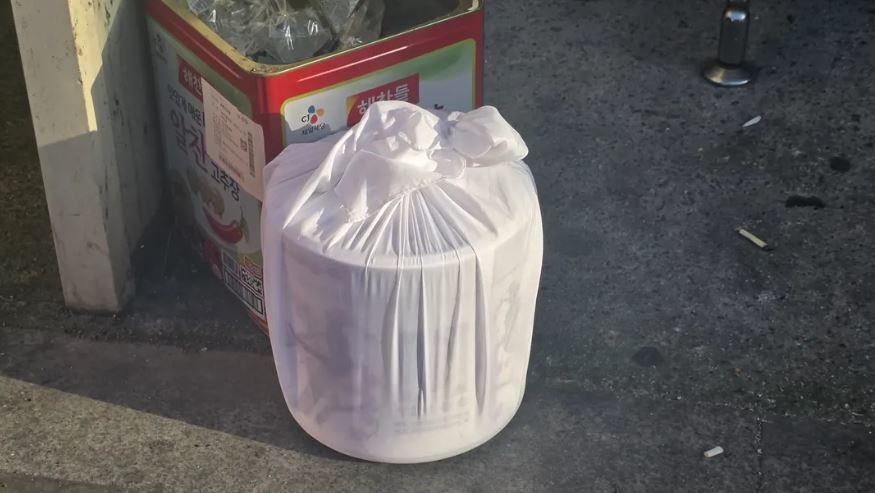 “유골함이 왜 쓰레기통 옆에…” 장례지도사도 충격, 무슨 일?