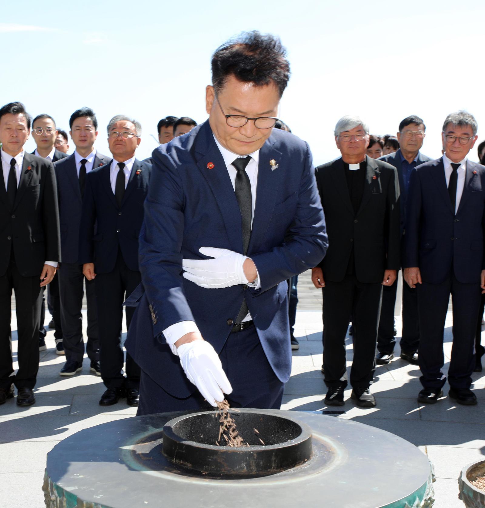 송영길 “신천지, 내게도 접근” 정청래 “전대 개입 근거 밝혀라”