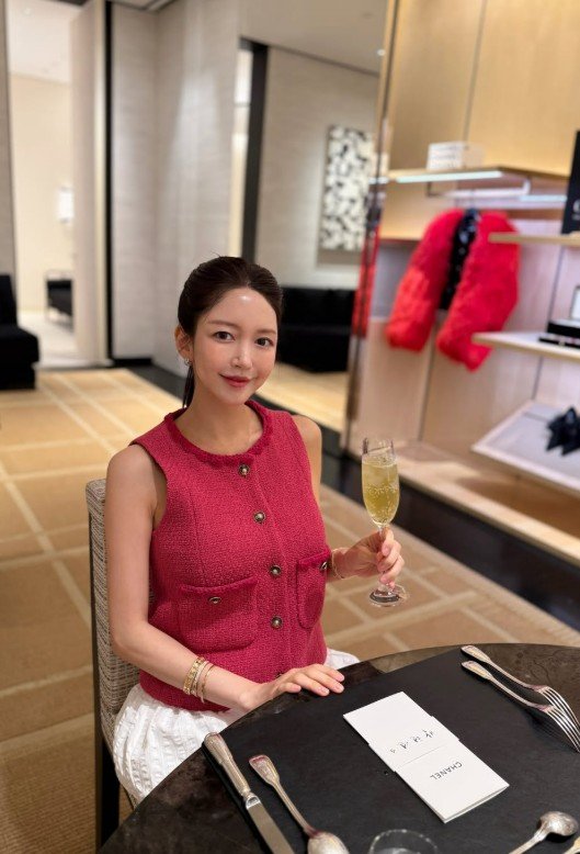 이필립♥김현선, 출산 40일 만에 샤넬 초대 “딸 선물까지”