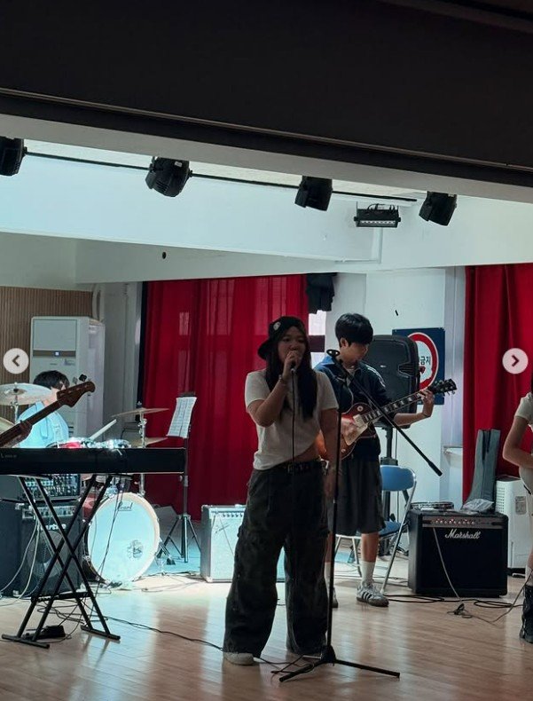 Actor Lee Beom-soo's Daughter Debuts as Band Vocalist, Surprising Update