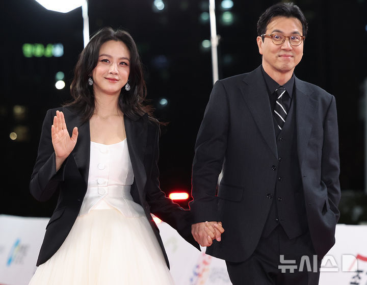 탕웨이 둘째 아들 낳았다 “네 식구 여행이 시작됐다”