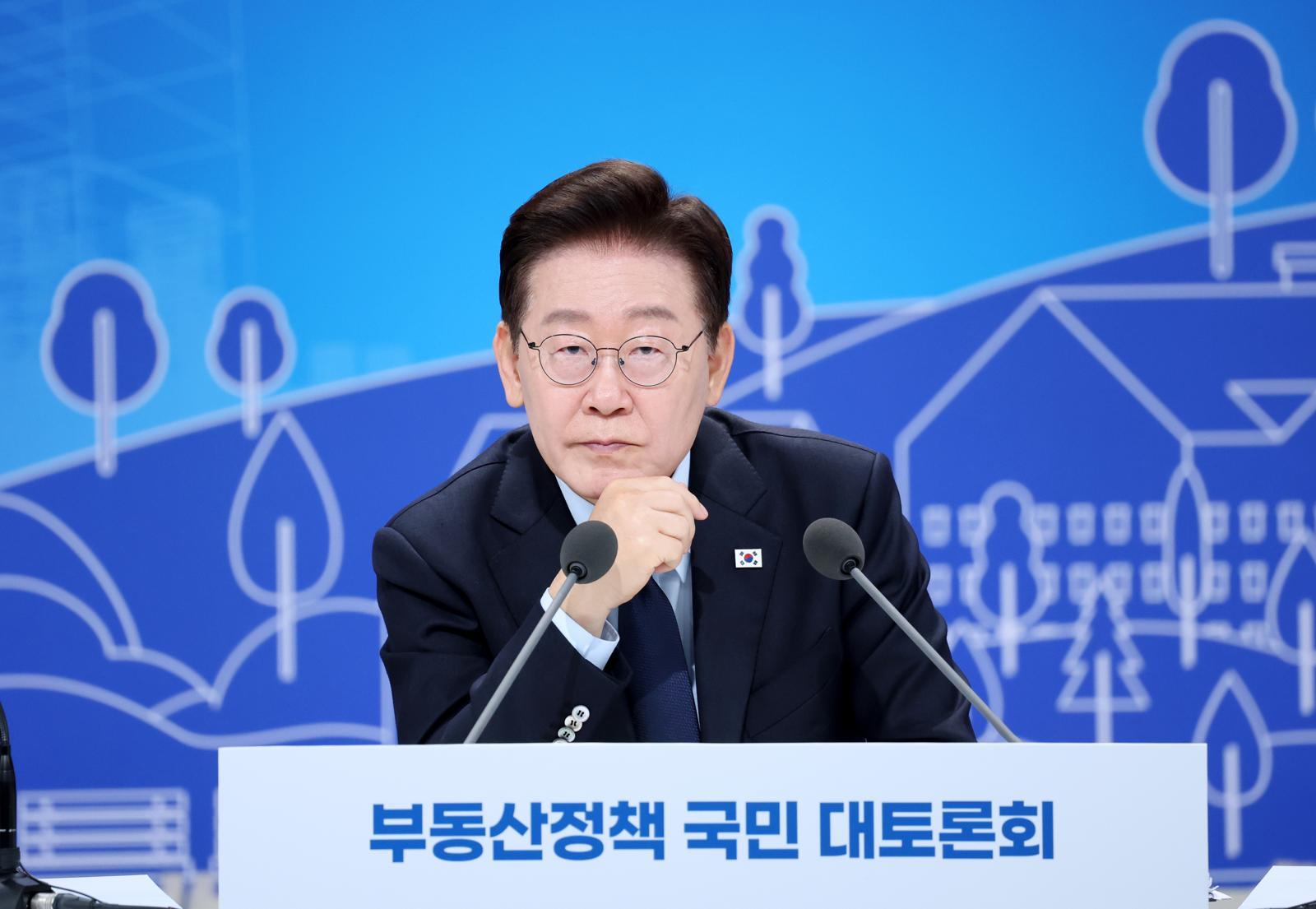李 “전세대출, 집값 폭등 원인…조정할 때 됐다”
