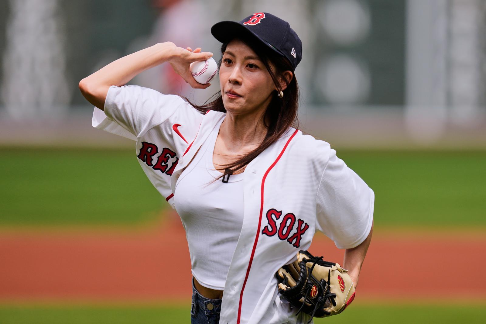 하지원, MLB ‘승리의 시구’…보스턴 80년만에 15연승