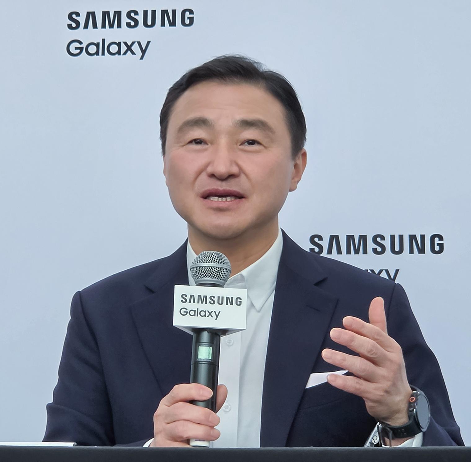 노태문 “폴더블 7년 경험, 하루아침 못 따라와” 애플에 자신감