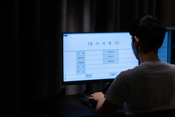 졸업해도 ‘1년 백수’ 절반···청년 취업, 금융위기 후 최악