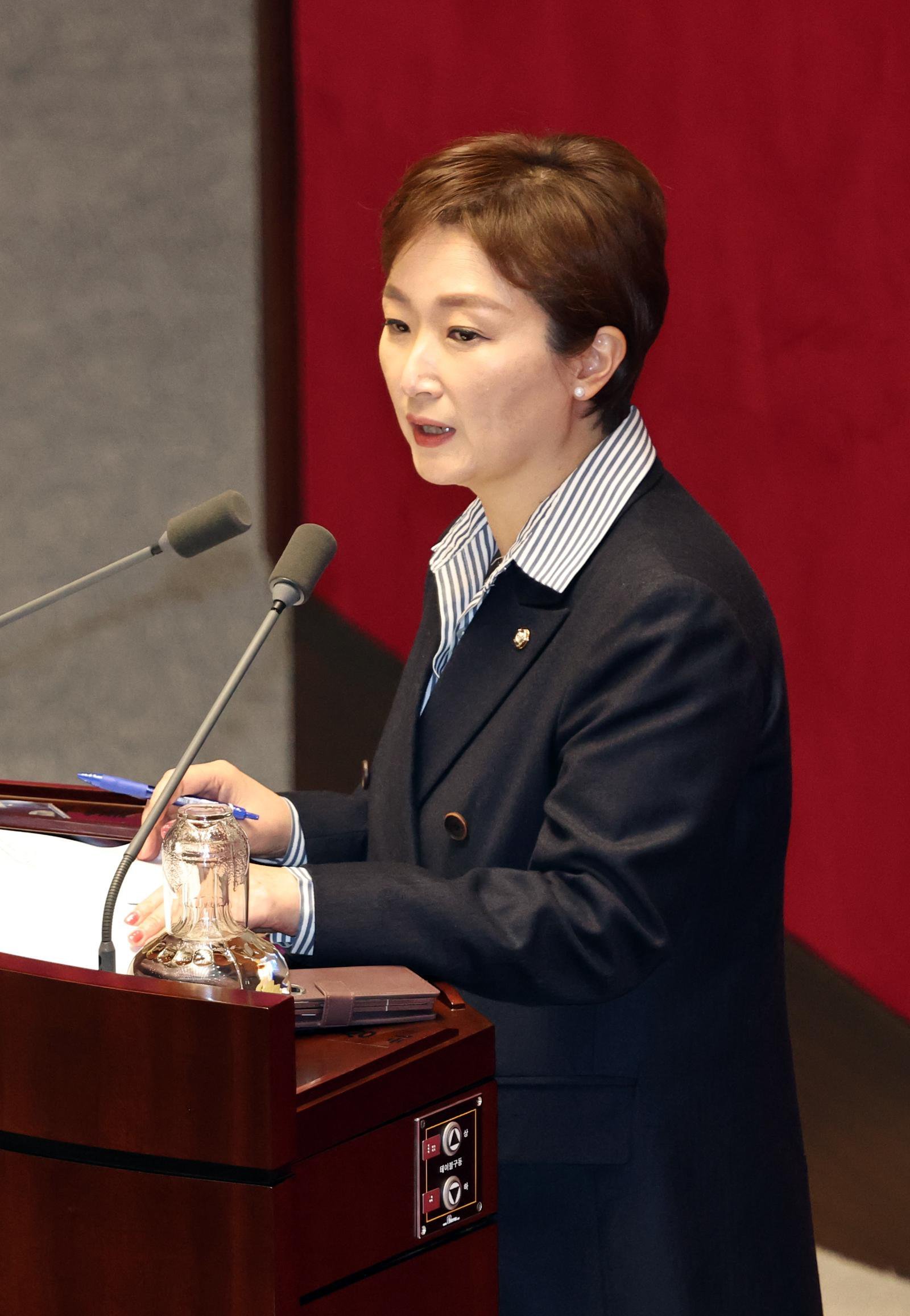 이언주 “부동산 토론회 답답…수요 억제책 재검토해야”