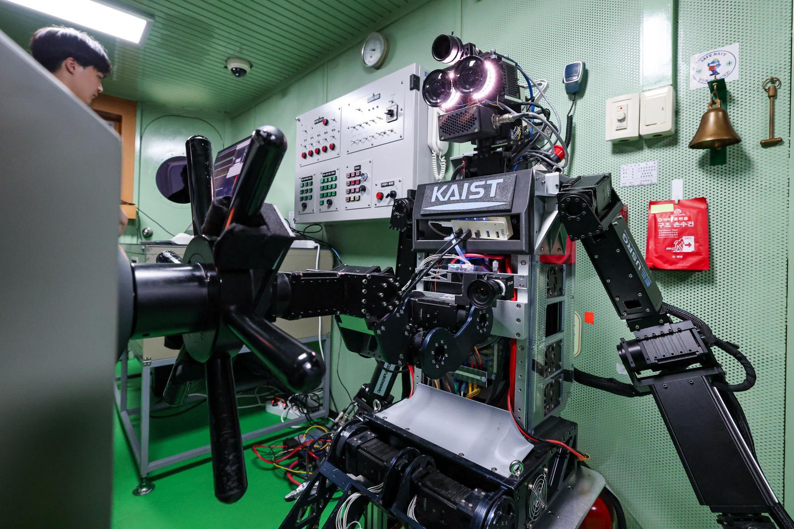 Navy Deploys AI Humanoid Robot as Helmsman for First Time