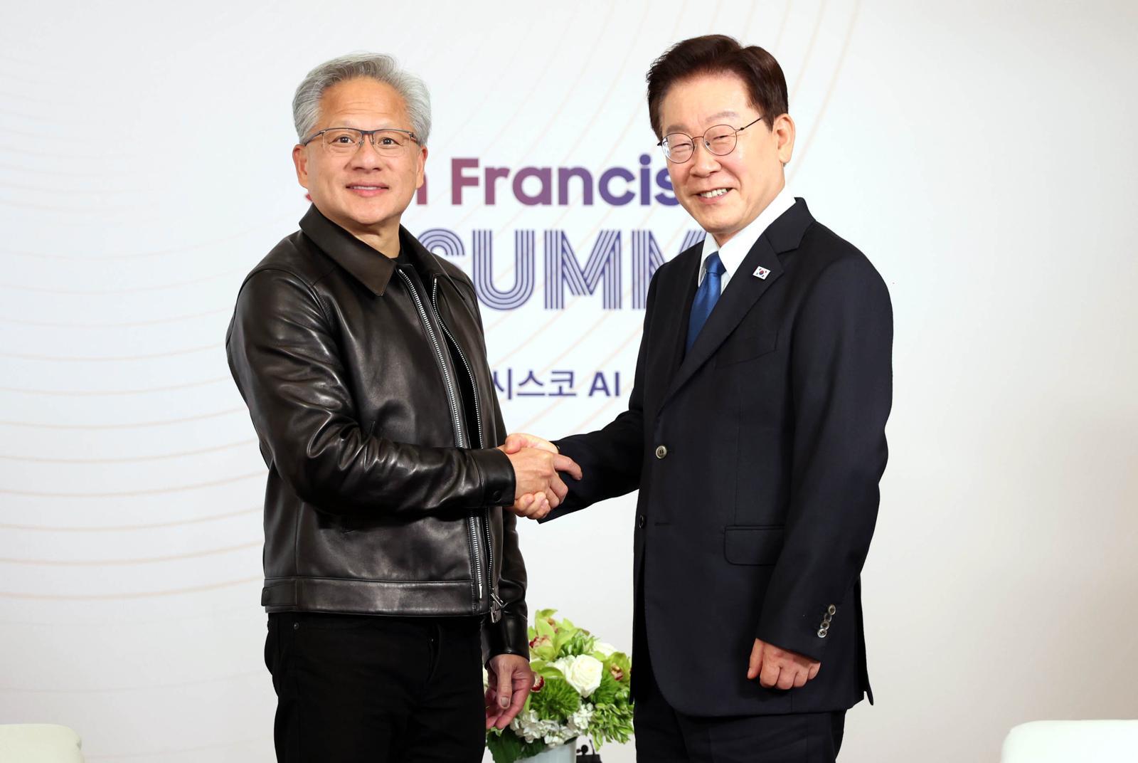 [속보]젠슨 황 “엔비디아-SK, 5000억 달러 비즈니스 파트너십 발표 예정”