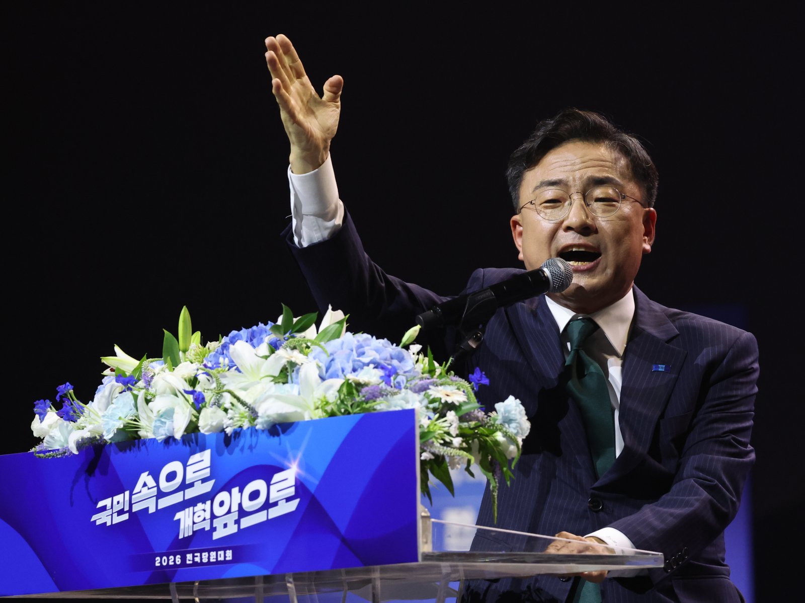 신장식 혁신당 신임 대표 “민주당의 적대적 M&A식 합당 거부”