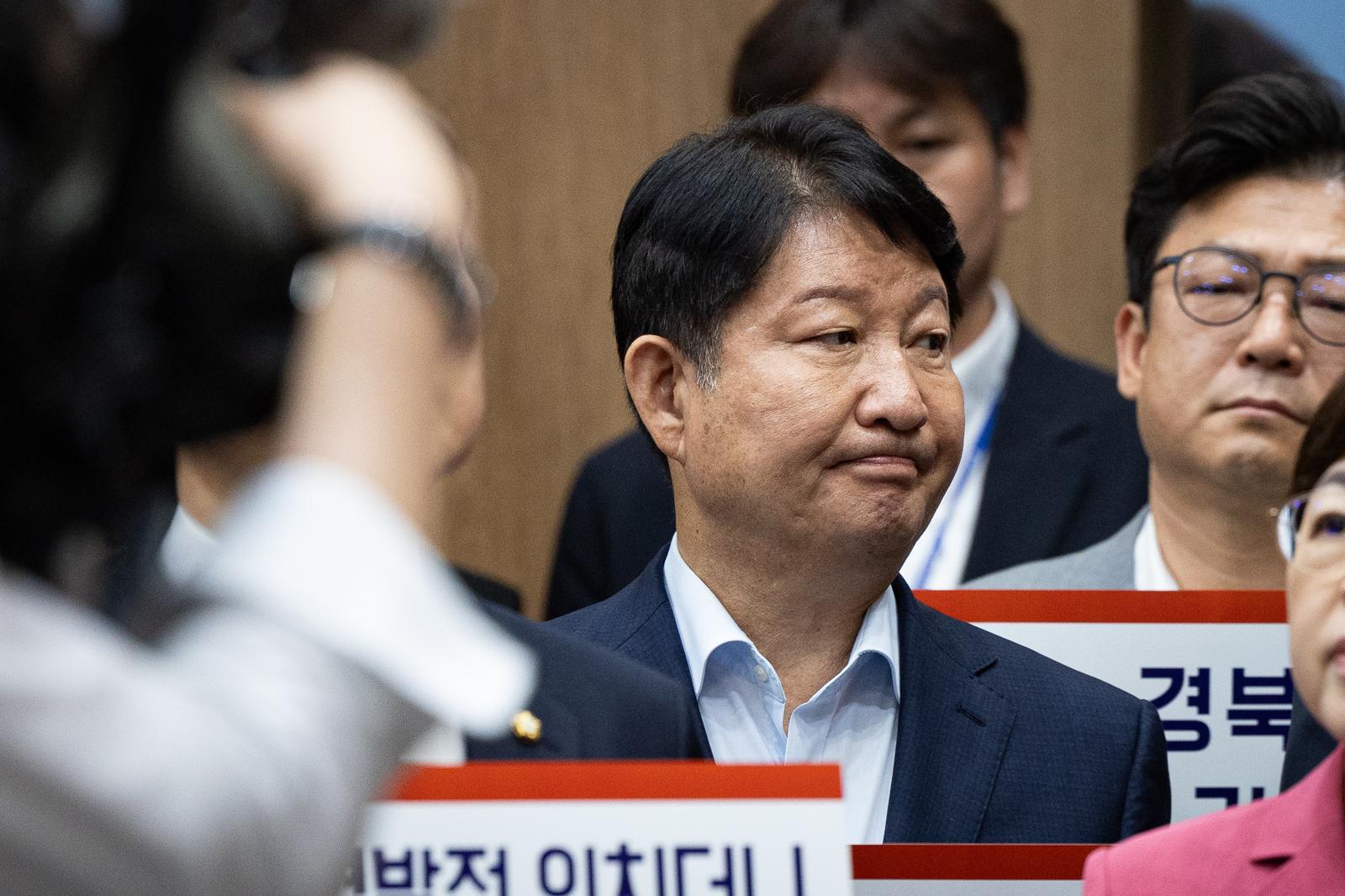‘정점식에 멱살’ 권영진 후폭풍…자진 탈당 가능성도 거론