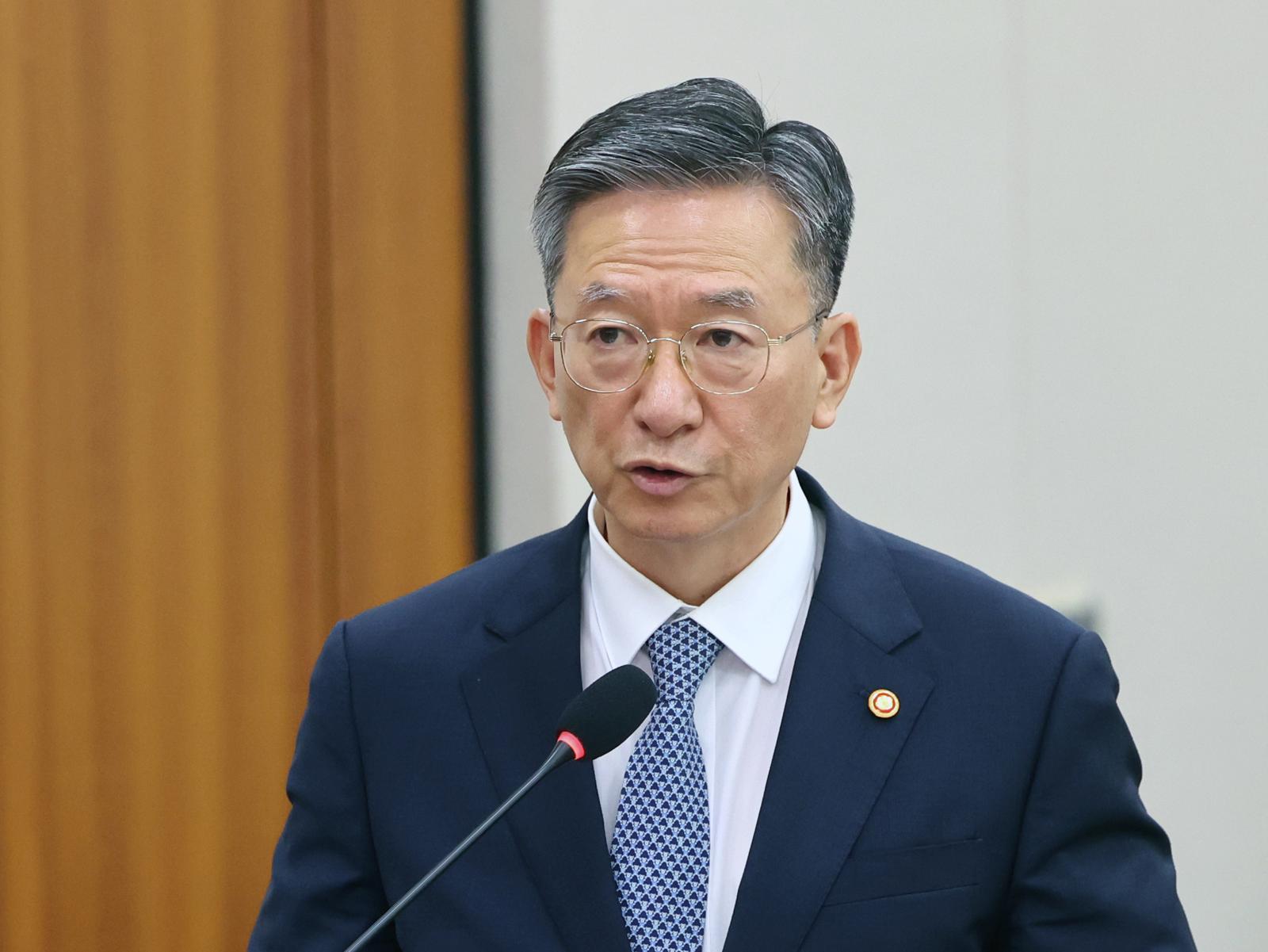 정성호 “오래전부터 사의 전달”… 靑선 연말까지 유임 기류