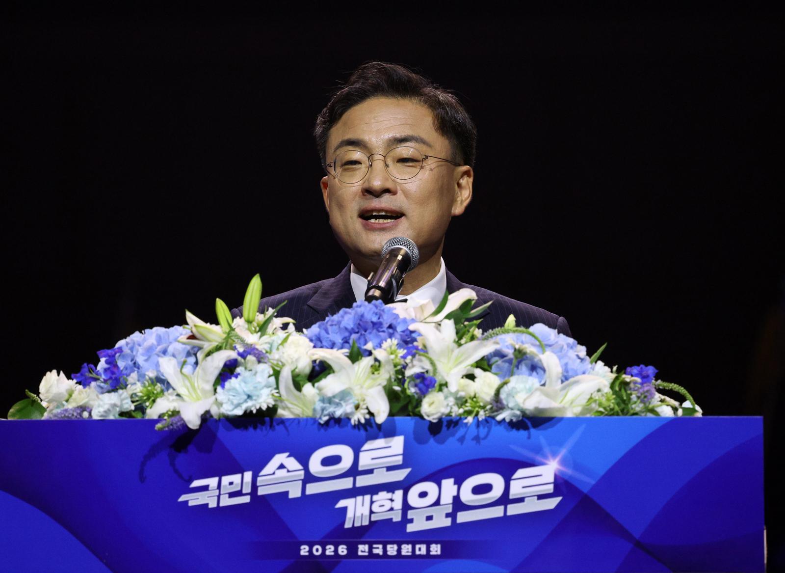 조국당 새 대표 “적대적 M&A식 합당 논의 거부”