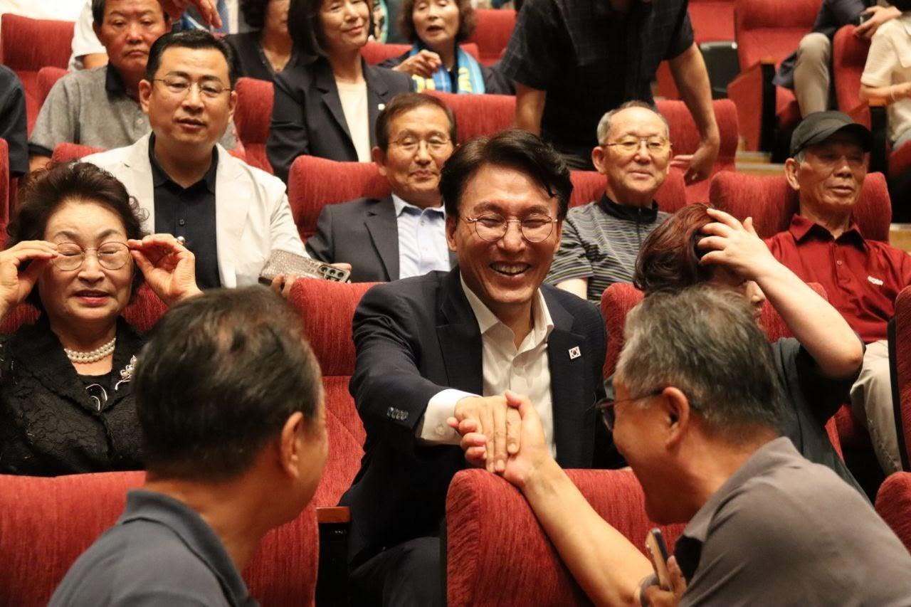 김민석 “대통령 음해하는 게 반명” 정청래 “李 지키는건 탈당 안한 나”