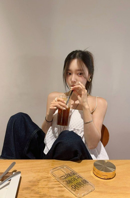 ‘박성광♥’ 이솔이, 직각 어깨에 슬림 몸매…42㎏ 유지 비결은