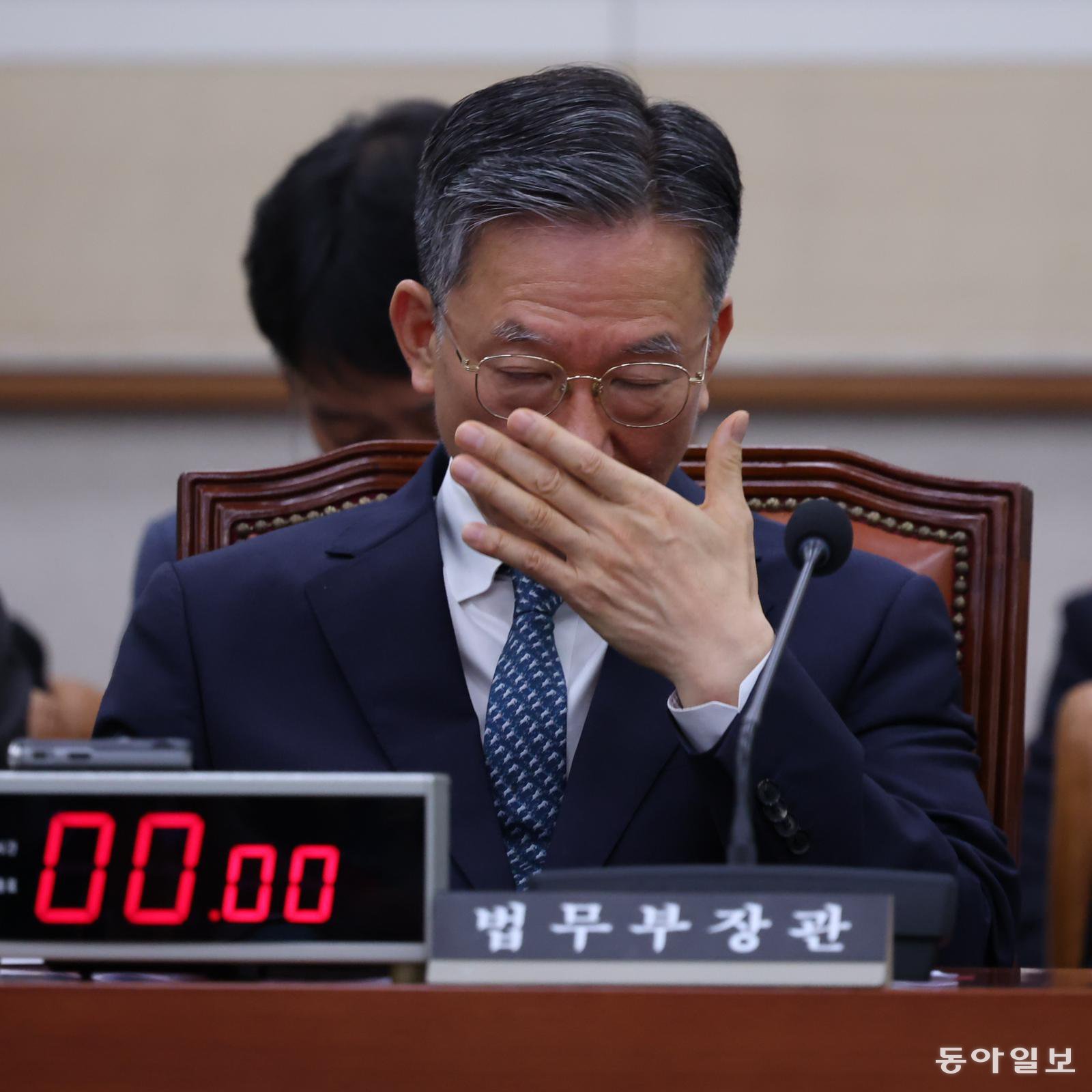 Justice Minister Han Sung-soo Signals Resignation, Cites Health and Reform Completion