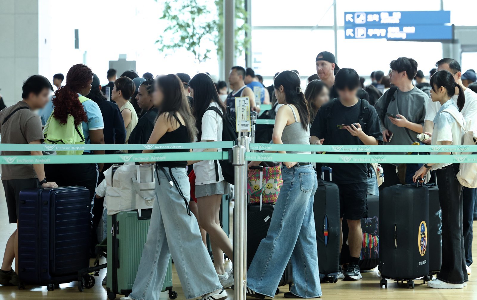 휴가객 몰리는 인천공항…8월 2일 23만명 ‘최대 혼잡’