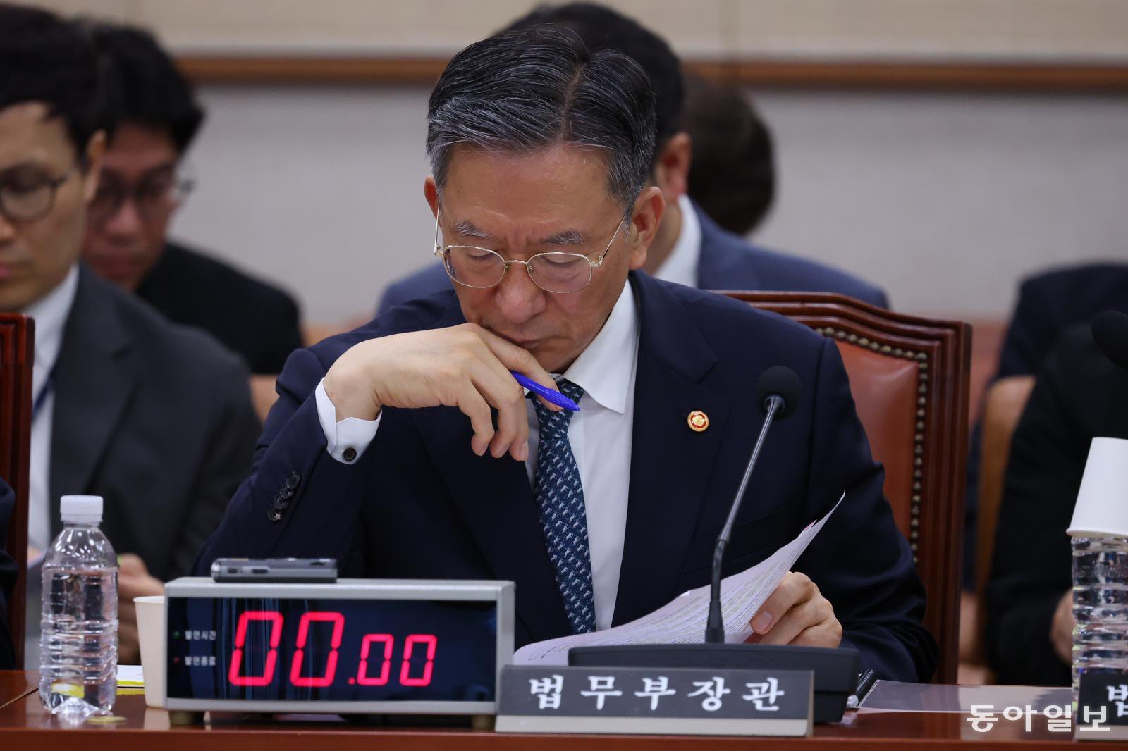 정성호 “새 술은 새 부대에 담아야”… 청와대 “사의 표명은 사실 아니다”