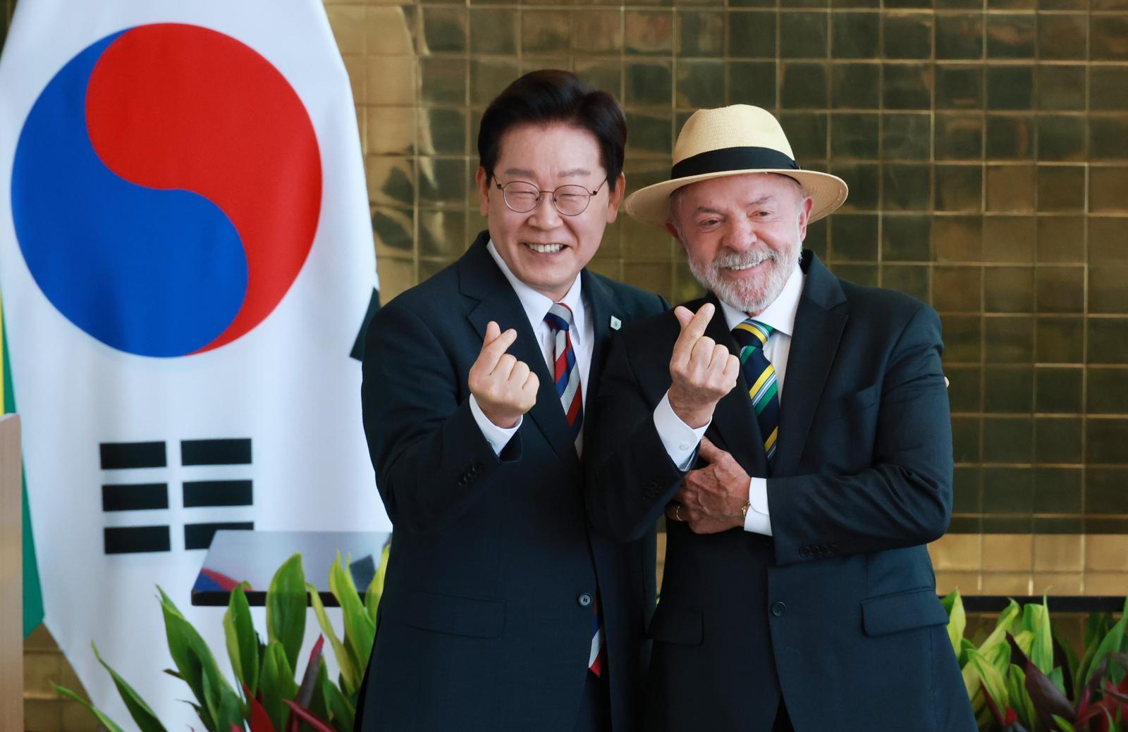한 달만에 다시 만난 李-룰라 대통령…손하트하며 140분간 정상회담