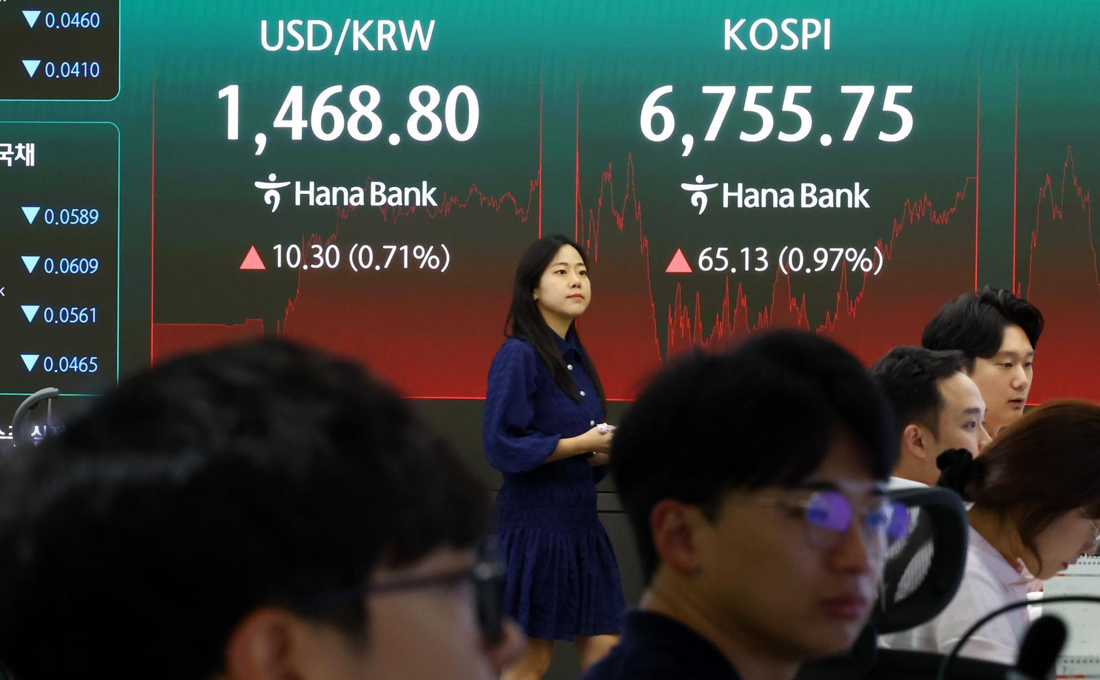KOSPI plunges, triggering sell-side circuit breaker
