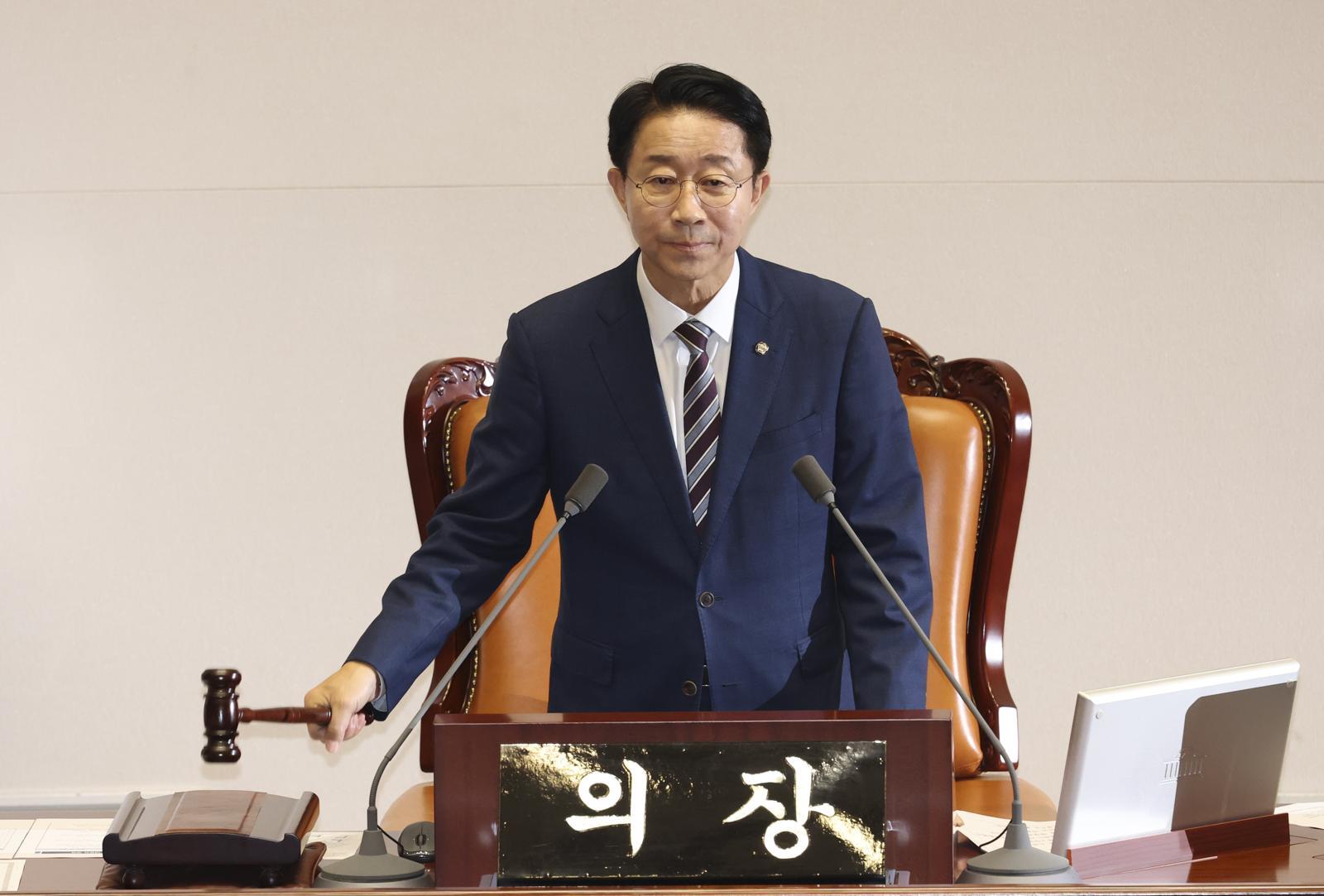 조 의장 “여야 협의로 개헌특위 구성…내년에 개헌 논의 본궤도”