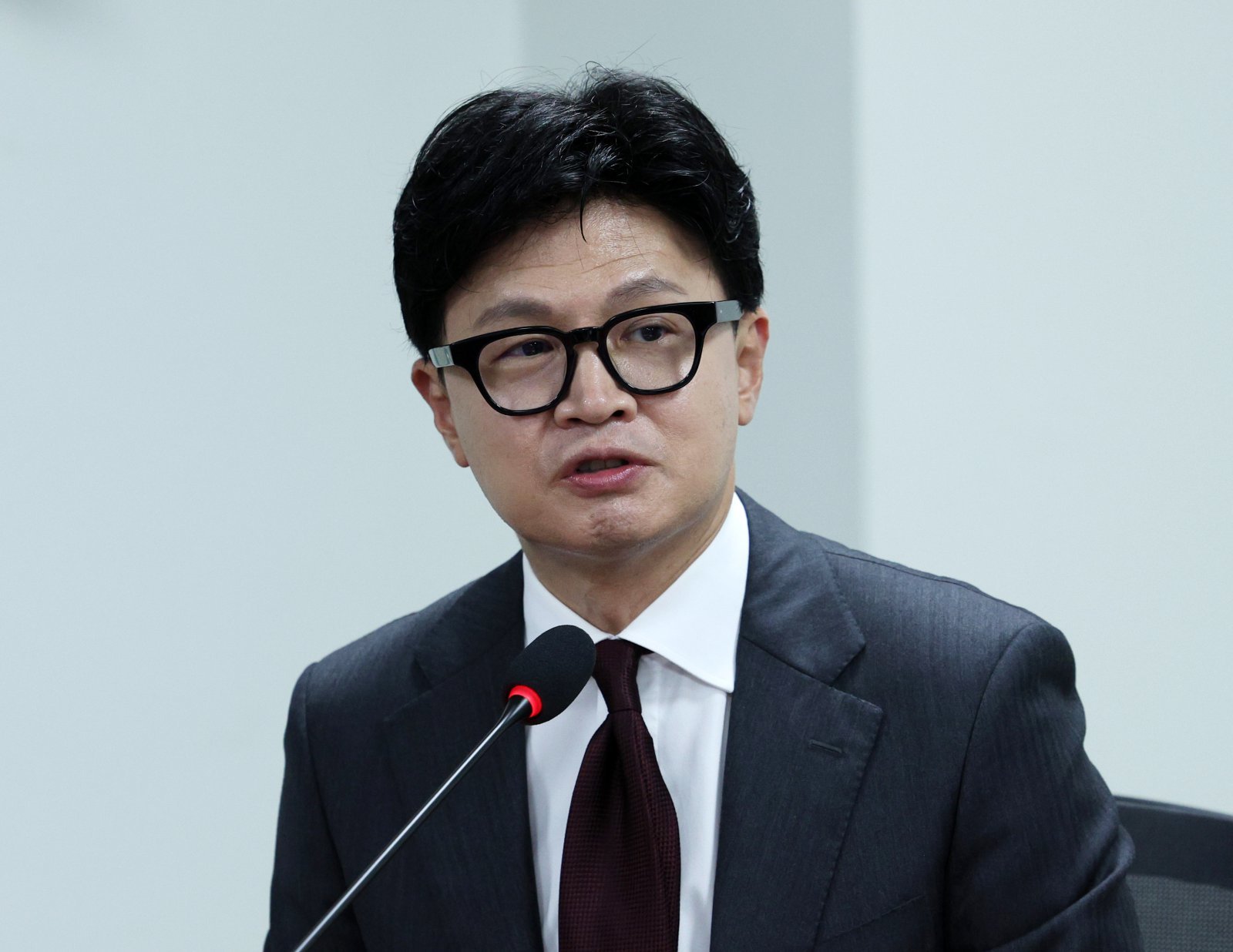 특검, ‘계엄 당정대 회의’ 한동훈 소환 통보…韓 “받은적 없어, 언론플레이”
