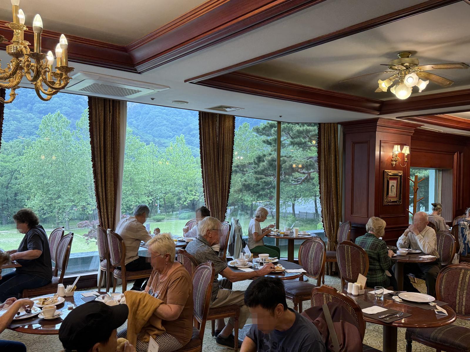 “산 타러 한국 온다”…K-트레킹 열풍에 호텔·백화점 분주