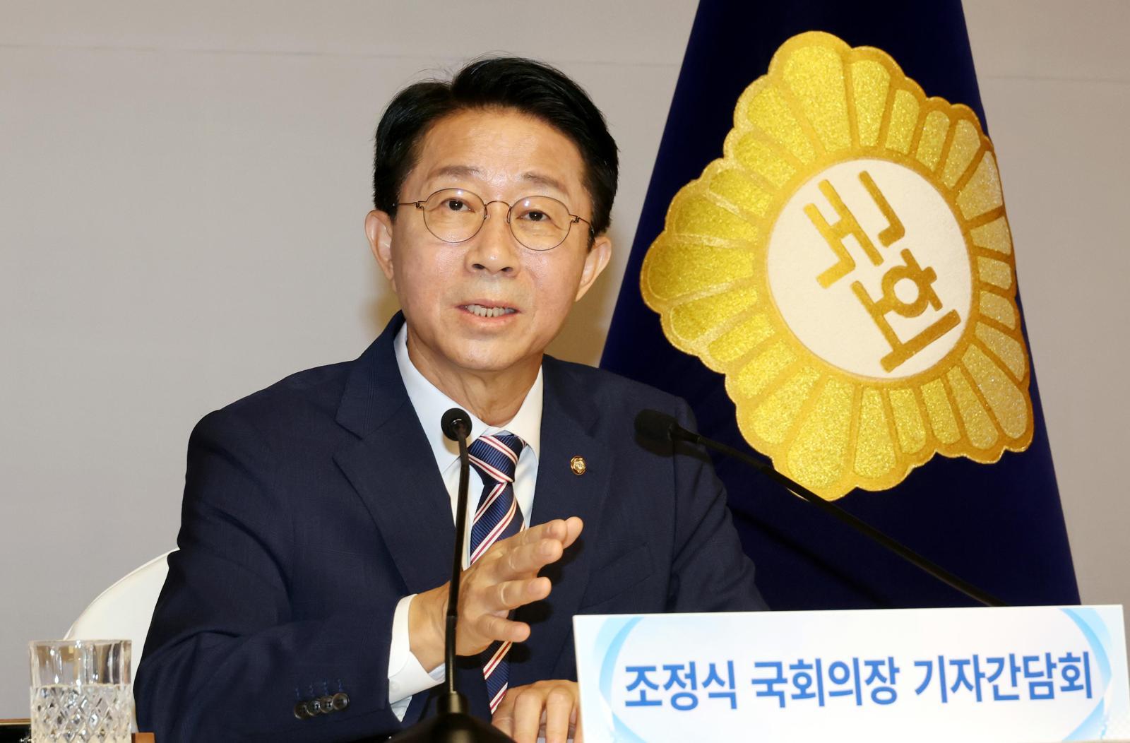 조정식 “현직대통령 연임은 국민선택 문제” 野 “개헌 속내 드러내”