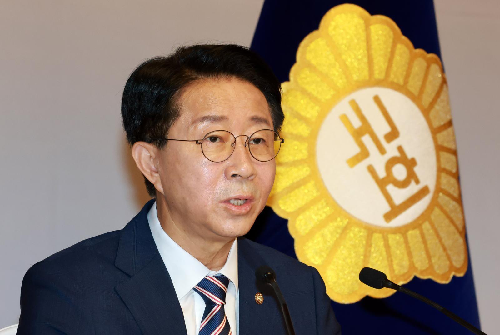 조정식 “현직 대통령 연임, 개헌 논의 대상 아냐…오해 일으켜 유감”