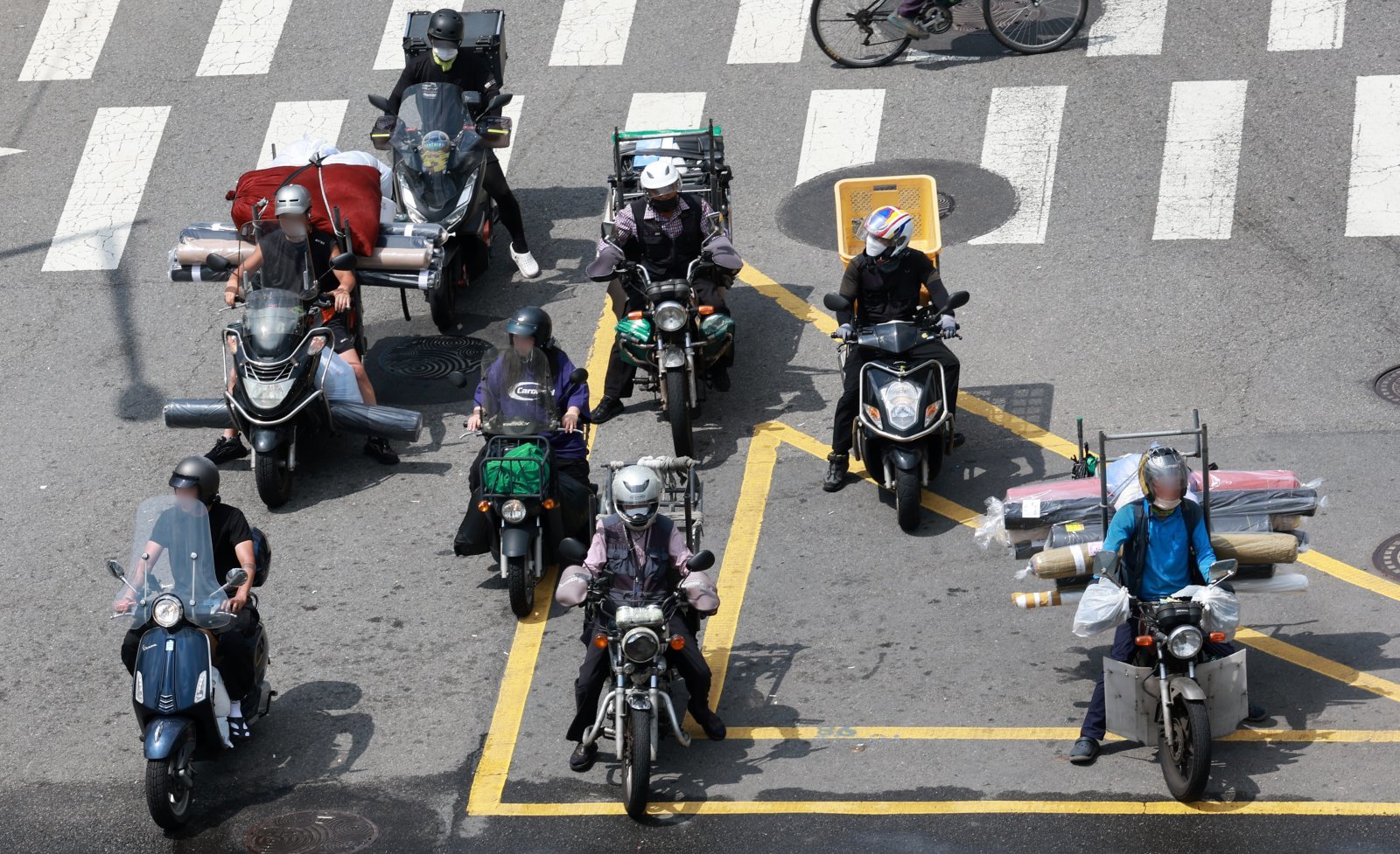 Delivery Platforms Expand Rider Safety Measures Amid Scorching 40-Degree Heatwave