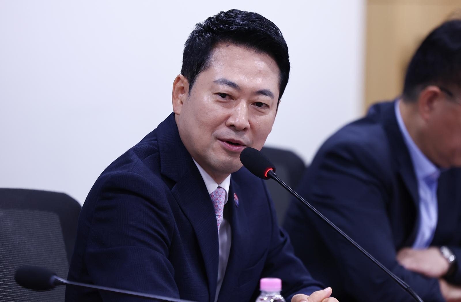 장동혁 “도대체 왜 ‘연임은 없다’ 5글자 입 밖으로 내지 못하나”