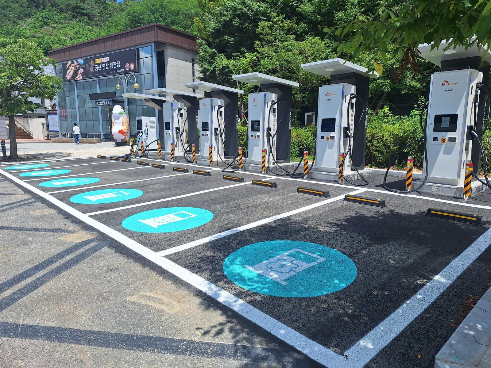 SK일렉링크, CCS1·NACS 겸용 350kW 초급속 충전망 구축