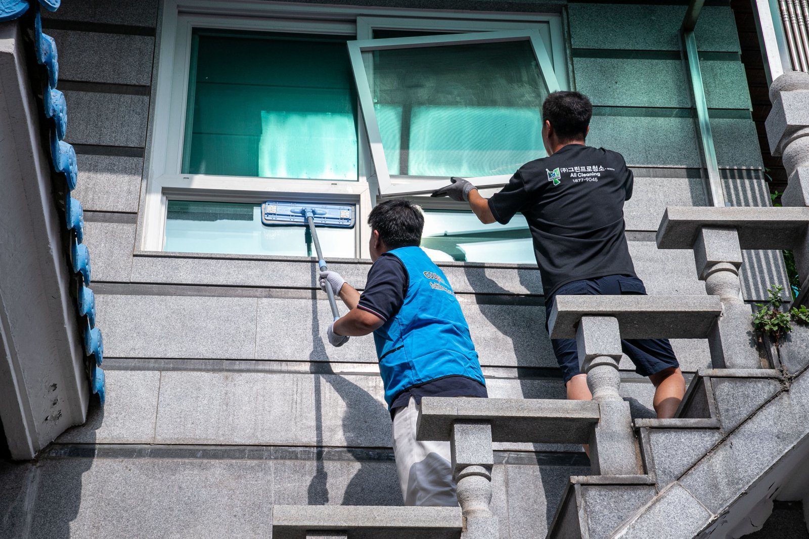 Coupang Fulfillment Services supports fire-affected residents with cleaning services