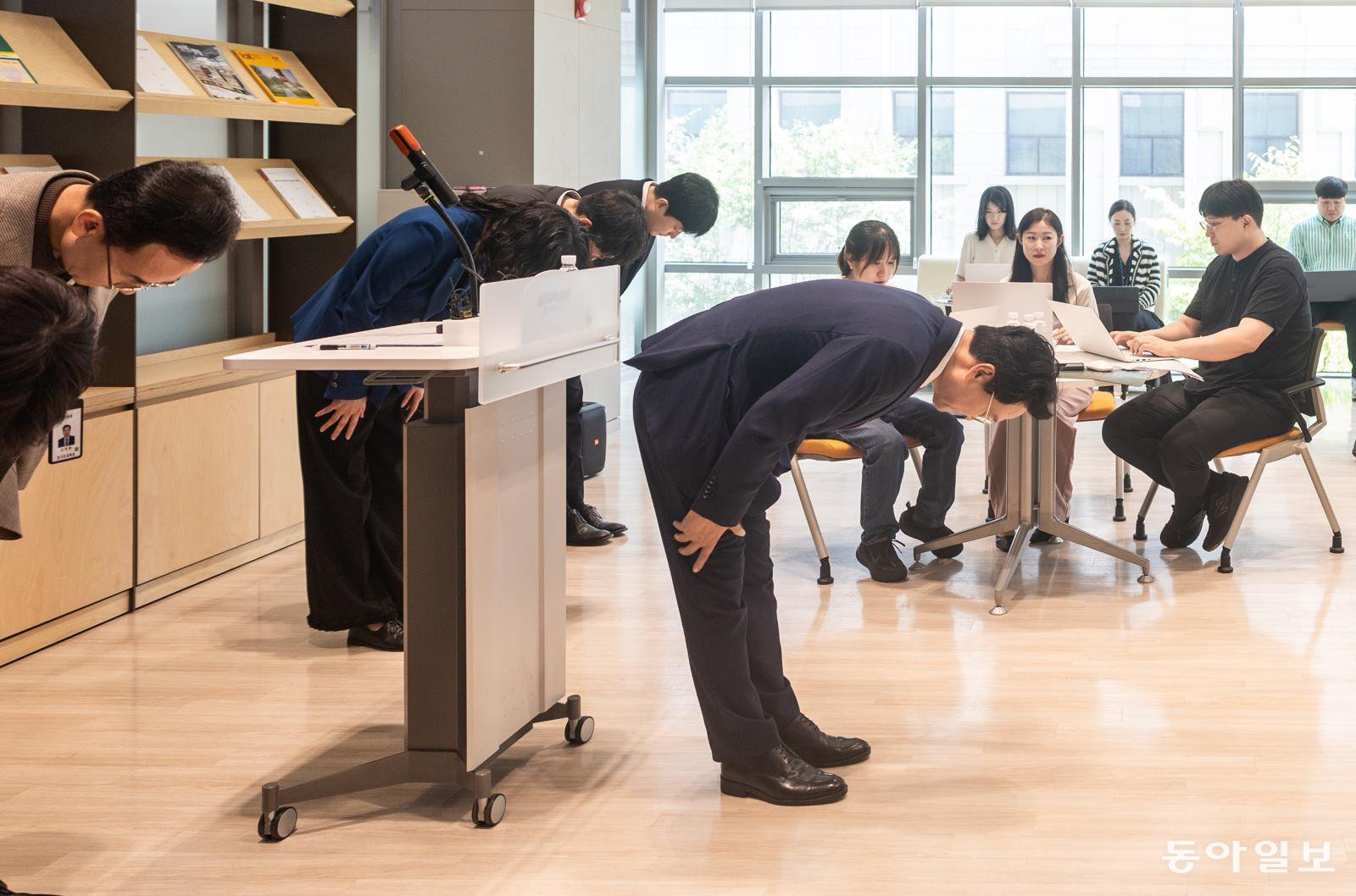 변호사·경찰·의사까지…교권보호전담관 모집에 1823명 몰렸다