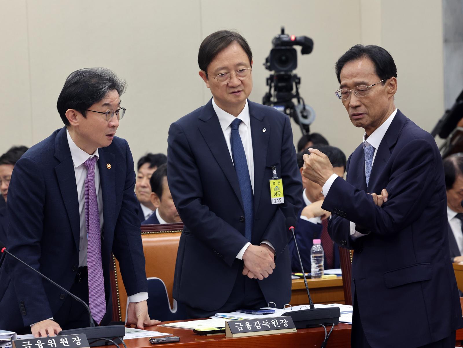 오늘 ‘F4’ 회의 긴급 소집…사상 초유 연이틀 ‘동반 서킷’ 증시 점검