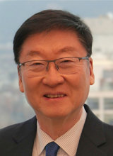 마크롱 대통령 부부는 왜 BTS 공연에 갔을까[기고/이준]