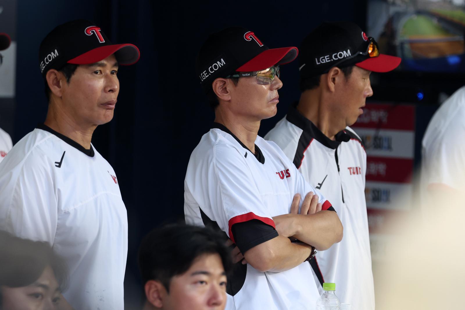 LG loses 11-18 to last-place Kiwoom after scoring 11 runs in a devastating collapse