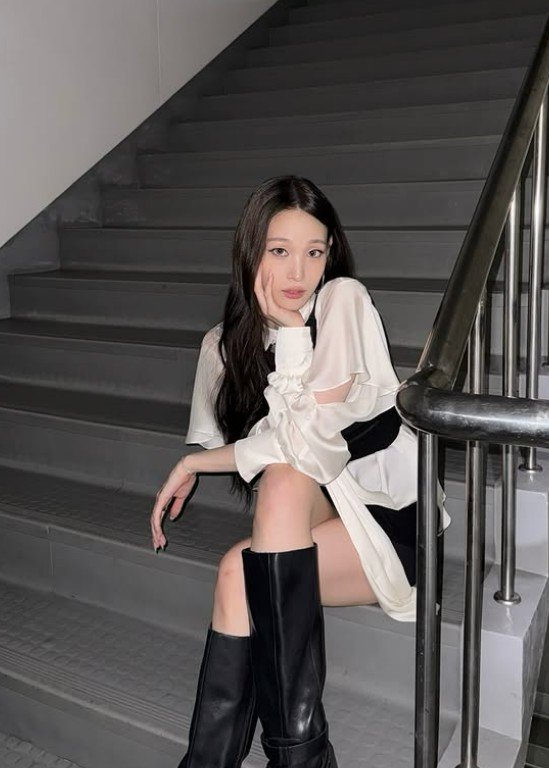 신세계 장녀 애니, 컬럼비아대 졸업 후 근황…시스루 패션 눈길