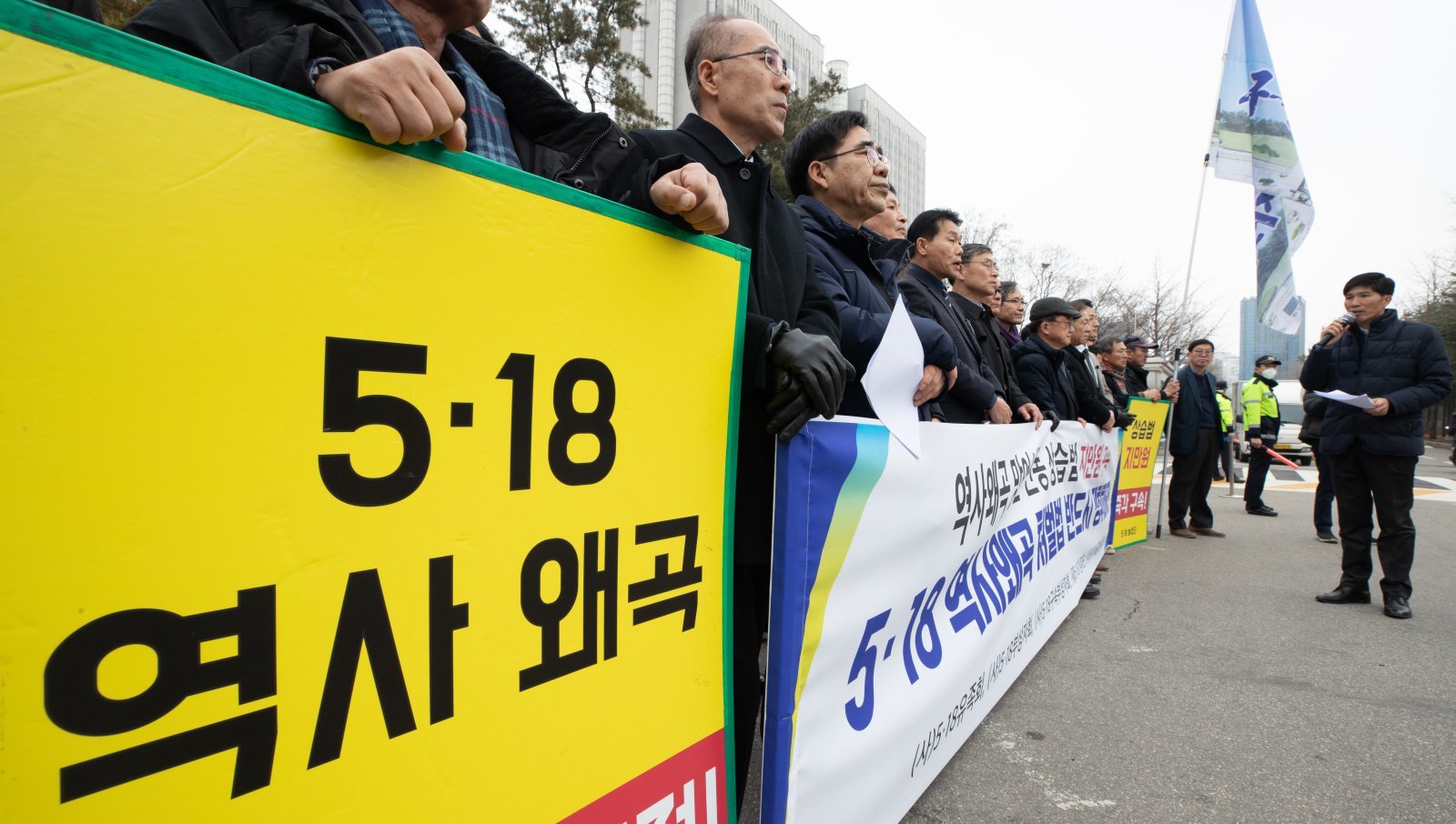 일반 여성 가장 '알바생'으로 성매매 유도, 수십억 챙긴 랜덤채팅 일당 송치