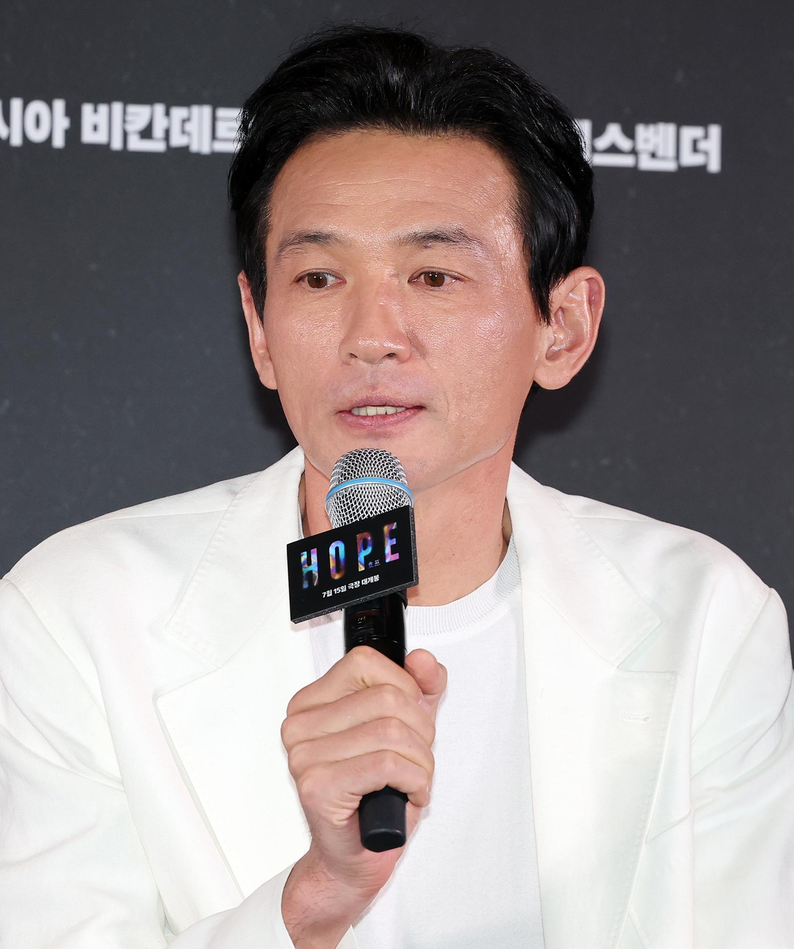 A씨 “황정민 요청에 성적 내용 글 쓰기도…정서적·성적·노동 착취”