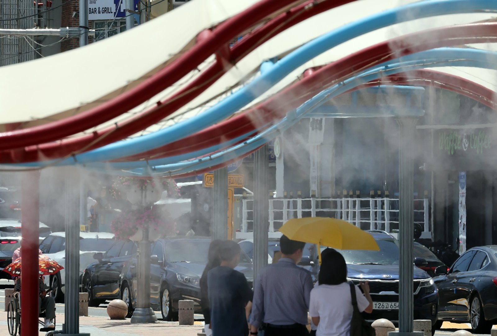 낮 최고 38도 '생명 위협' 폭염…곳곳 열대야도[내일날씨]